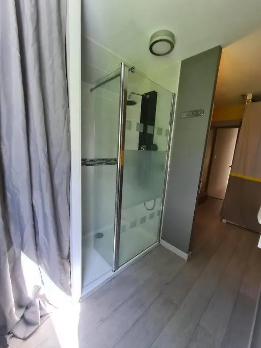 Holiday home Grande Maison Champetre A 2 Min De La Voie Express Landivisiau